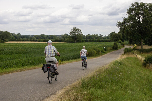 Sfeerfoto van fietsers in omgeving Oeffelt (Opent de afbeelding vergroot weer)