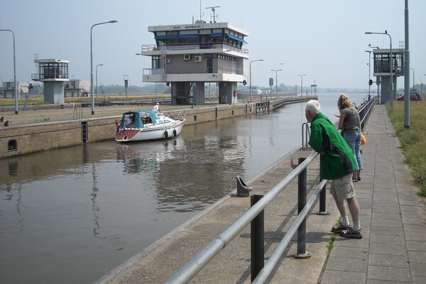Sfeerfoto van omgeving met de sluis in Sambeek (Opent de afbeelding vergroot weer)